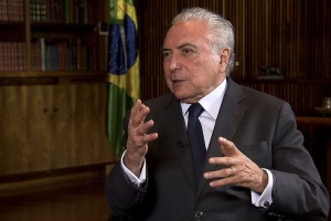 O presidente Michel Temer concede entrevista a jornalista Roseann Kennedy, da TV Brasil.